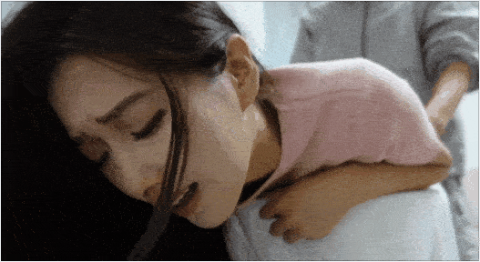 国产自拍老虎菜御用嫩模『灵灵』大尺度剧情 骚货后妈撞见男主打飞机 被伺机报复大力输出 [2V ] [BT]