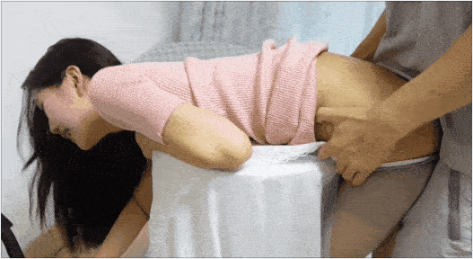 国产自拍老虎菜御用嫩模『灵灵』大尺度剧情 骚货后妈撞见男主打飞机 被伺机报复大力输出 [2V ] [BT]