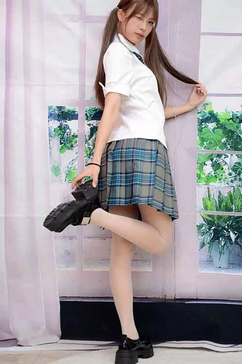 初夏女神-番茄~JK女生制服性感白丝美腿[90P1V 1.8G百度网盘] [90p1v-1.8GB]