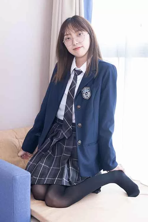 袜啵啵-稚予-JK制服超短裙厚黑丝美腿 [184p1v-1.7GB]