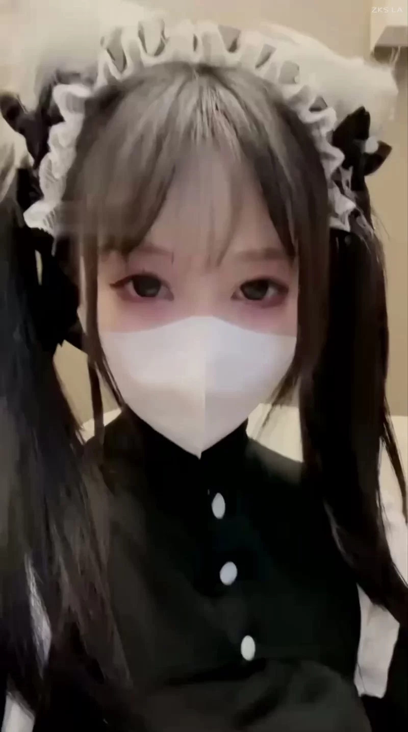 维妮 - 白丝女仆装扮红绿灯 寸止 香水榨汁3次 [1V-2.05GB]