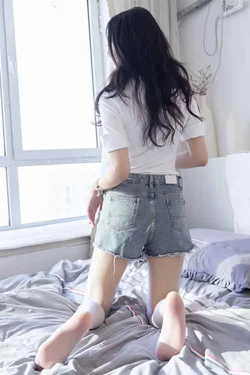 袜啵啵-小甜豆-透明高跟白丝、倒酸奶剧情 [149p1v-1.3g]