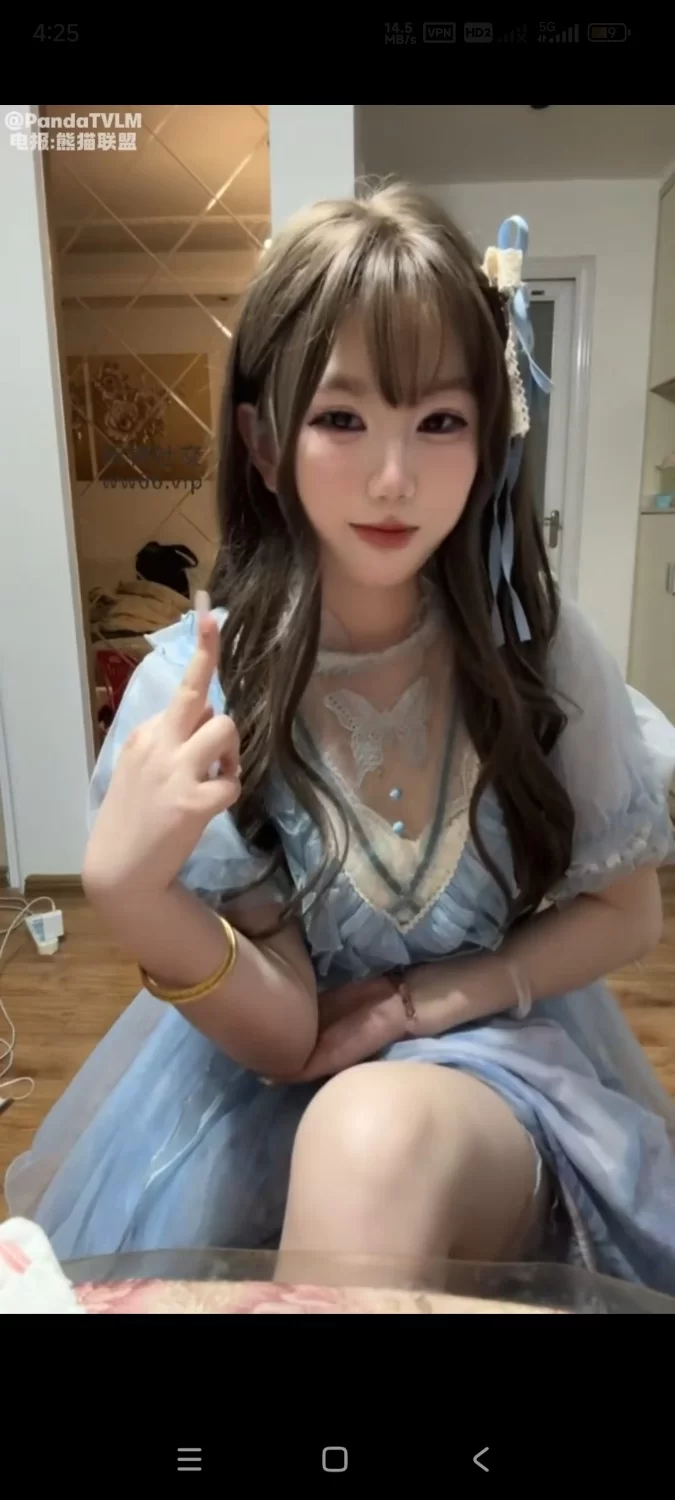 #六六 邪恶优雅系lo娘一直撸不准停寸止挑战蕾丝袜脏底臭棉袜诱惑撸鸡巴中间五 [1v-500m]