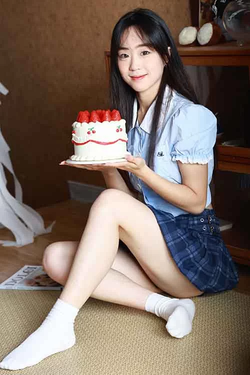 绮梦摄影-Aubrey-JK超短裙棉袜裸足美腿 [267p1v-1.45GB]