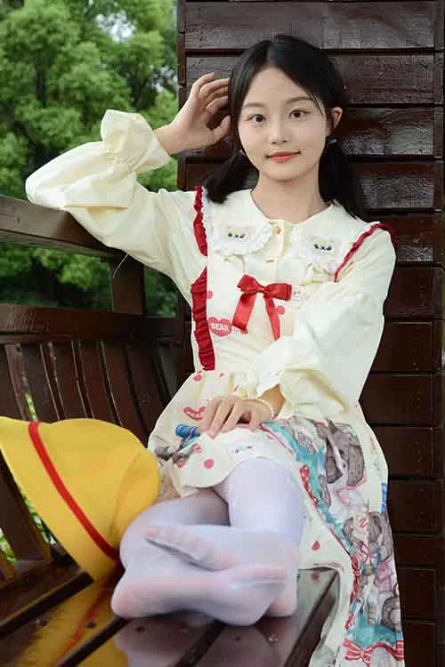 初夏女神-双双~《逛游乐场》JK女生制服性感白丝美腿 [140p1v-0.9GB]