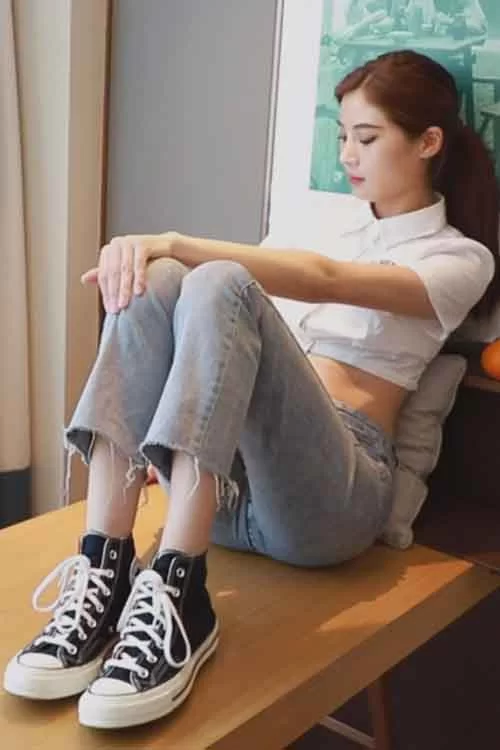 誉铭摄影-酒店学妹牛仔裤棉袜裸足足秀[1V-1.8G百度网盘] [1v-1.8GB]