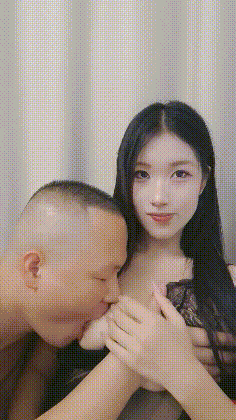 直播真正的顶级颜值女神 九亿少男梦 被光头金主狂艹 口爆吞精