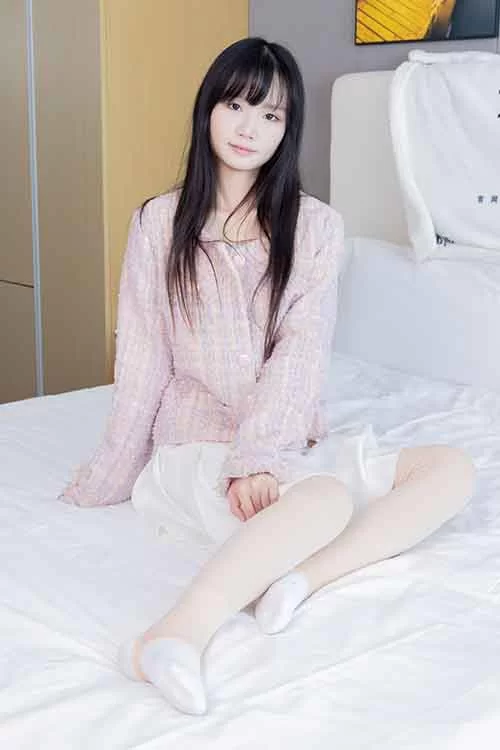 袜啵啵-甜甜圈-白棉袜、肉色踩脚袜超短裙美腿 [150p1v-1.5GB]