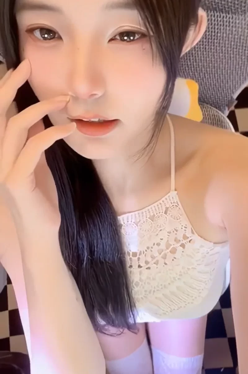 快手 / 北北 男友视角福利级热舞 特写丝足 [26V-1.2GB]