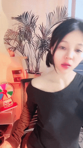 主播《小少妇以下海》，舞蹈御姐， 超骚，超漂亮，道具自慰，尿尿，甜美可人校园女神[7V+3.16G][百度网盘]