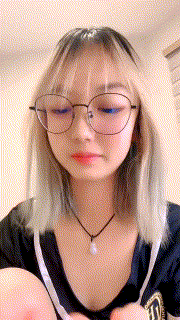 国产自拍颜值高身材好的妹子，奶子圆润逼逼粉嫩激情大秀直播，尿尿给狼友看，自己把小穴抠的淫水直流特写展示好肥啊mkv 《1V 359.73MB》[百度]