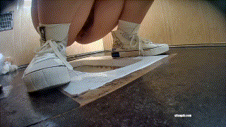 国产自拍厕拍小能手景区公厕高清偷拍几个美女尿尿踩屎鞋美女尿尿似小水枪 [1V 492.17MB][夸克]