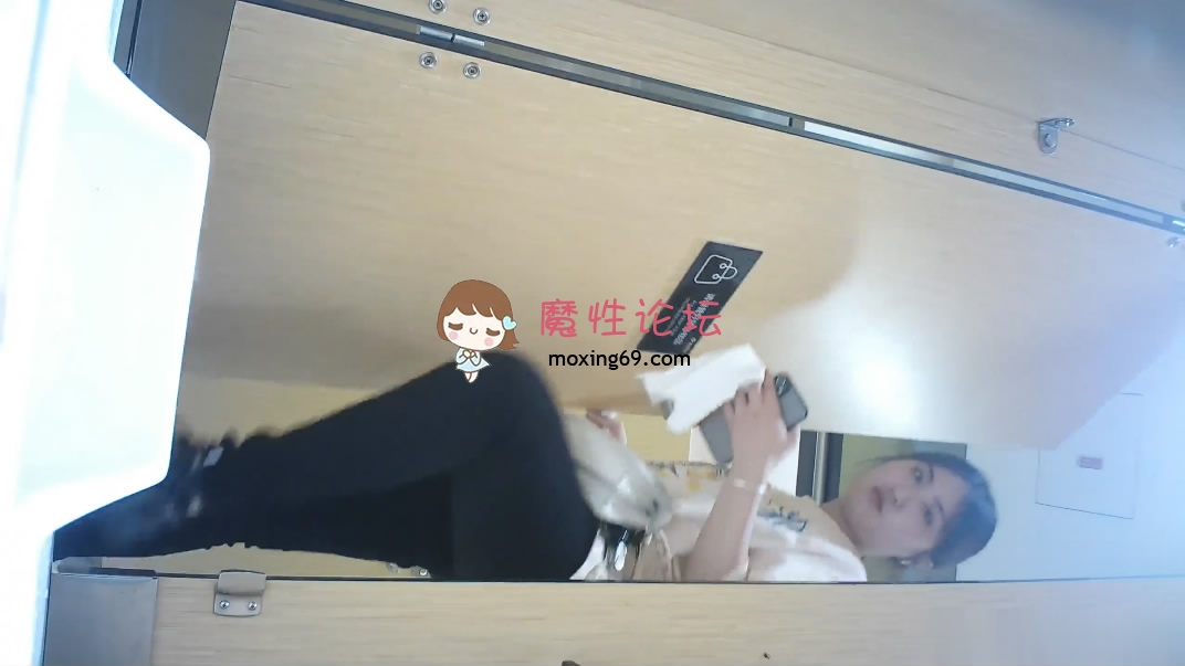 偷拍酒吧女厕高清后拍黄毛小哥强闯女厕看女友尿尿精彩对白《1v+690M》《百度盘》