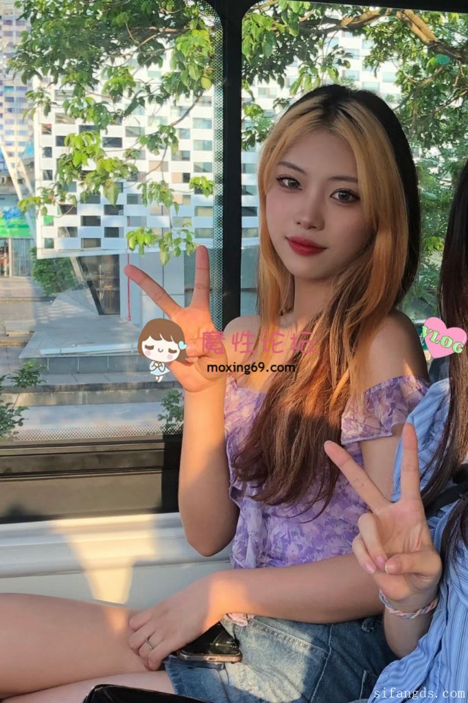 国产[度盘]牛逼大神拍了同学厕所尿尿还带生活照［64V+157P-764M］