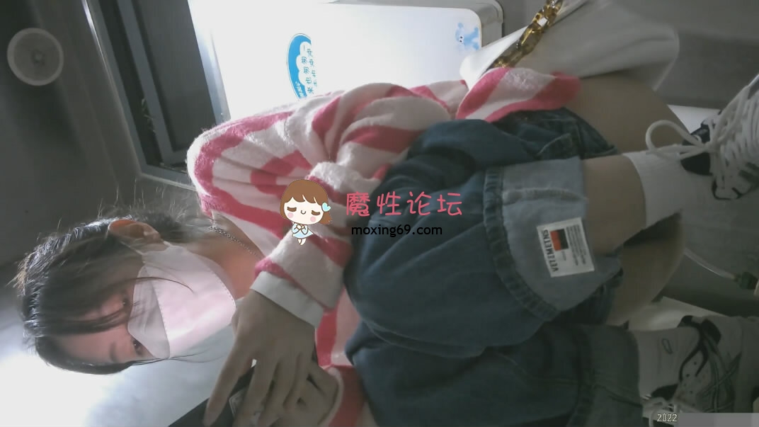 偷拍师范学院附近女厕偷拍❤️学妹尿尿短裙长靴美女尿很急《1v+297M》《百度盘》