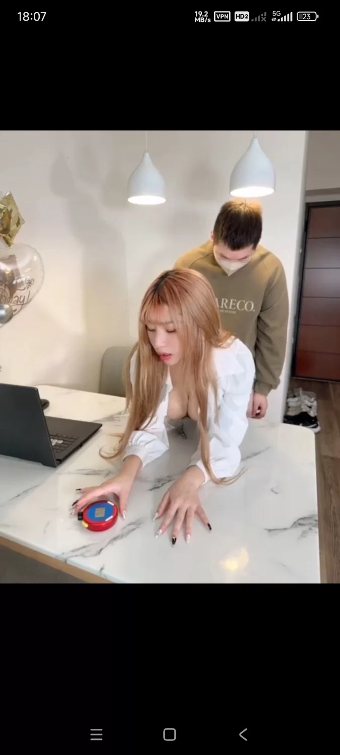 反差微胖萝莉艾玛Emma cos上司勾引下属 黑丝足交 啪啪 [1v-749m]