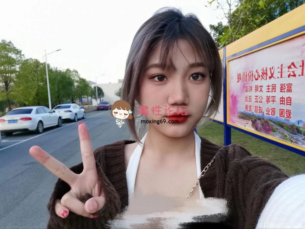 国产[度盘]牛逼大神拍了同学厕所尿尿还带生活照［64V+157P-764M］