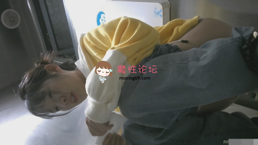 偷拍师范学院附近女厕偷拍❤️学妹尿尿短裙长靴美女尿很急《1v+297M》《百度盘》