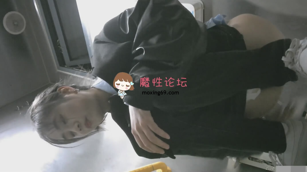 偷拍师范学院附近女厕偷拍❤️学妹尿尿短裙长靴美女尿很急《1v+297M》《百度盘》