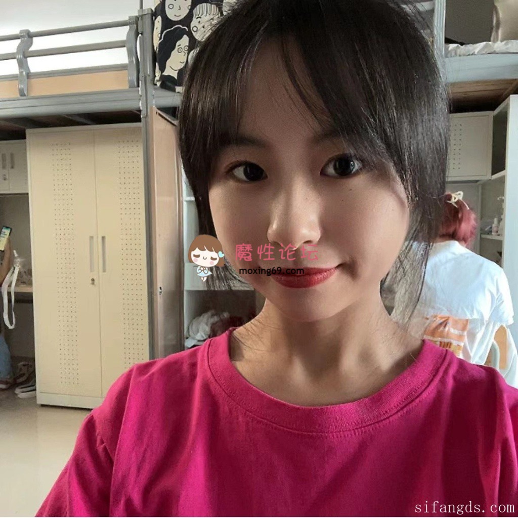 国产[度盘]牛逼大神拍了同学厕所尿尿还带生活照［64V+157P-764M］