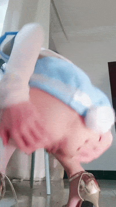 国产自拍双马尾18小萝莉！小小年纪超会玩！美腿白丝站立尿尿，超嫩粉穴假屌后入