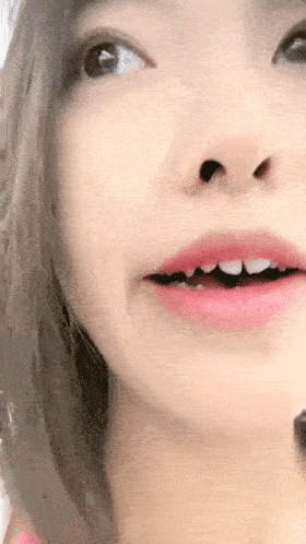 国产自拍反差女神，喜欢露出的嫩妹，在商場尿尿，跳蛋自慰，清秀臉龐下這麽騷 [2V ] [BT]