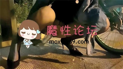 国产自拍漂亮人妻吃雞啪啪 身材苗條 上位騎乘很舒坦 雞雞太小不過瘾 自摳騷逼 尿尿直噴