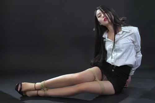 Ligui丽柜视频-《紧缚新莲》白雪-制服肉丝 [1V-693MB]