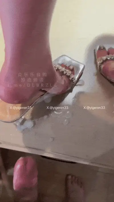 ✨极品淫妻《一个ren》5.24NEW❤️VIP电报群福利 爆射玉足✨ [1v-142MB]