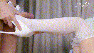 国产自拍《丝袜美腿控狂喜》国产二次元福利姬Coser「铃木美咲」大尺度私拍《原神》刻晴の花嫁，乳夹猥亵，白丝足交榨出浓精 《1V 524.35MB》[百度]