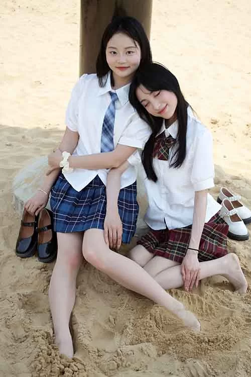 初夏女神-柒柒、双双-姐妹花超短裙丝袜美腿 [140p1v-2.5GB]