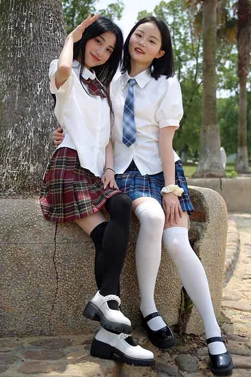 初夏女神-柒柒、双双-姐妹花超短裙丝袜美腿 [140p1v-2.5GB]