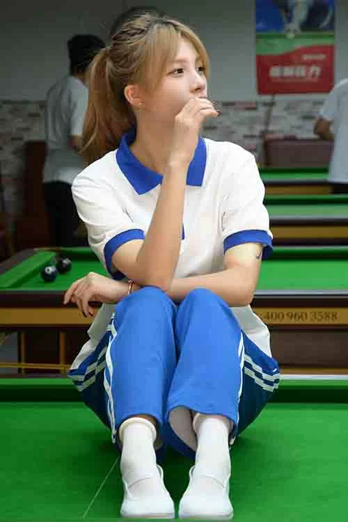 初夏女神-番茄-校服白丝美腿[100P1V 640M百度网盘] [100p1v-640m]