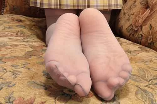 Dolphinde-超短裙沙发肉丝脚丫[1V 800M百度网盘] [1v-800m]