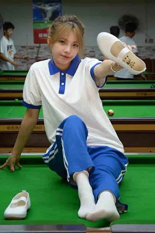 初夏女神-番茄-校服白丝美腿[100P1V 640M百度网盘] [100p1v-640m]