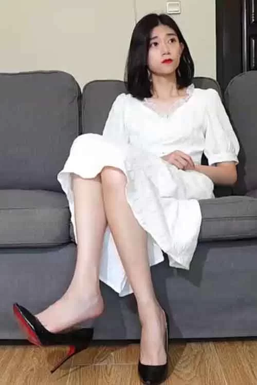 Yuti连衣裙高跟鞋裸足足秀[1V 791M百度网盘] [1V-791m]