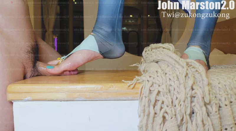 John Marston申鹤cos足交，踩脚袜与裸足双重榨精❤️ [1v-1.02g]