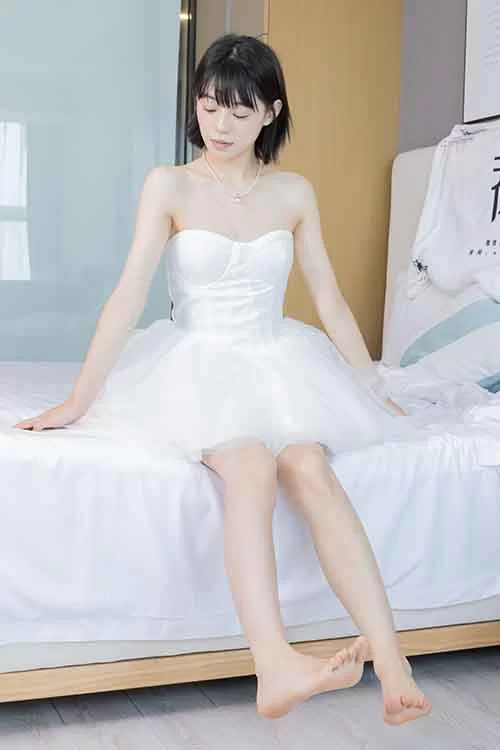 袜啵啵-糯米-高跟鞋、性感纱裙白丝裸足[160P1V-1.6G百度网盘] [160p1v-1.6GB]