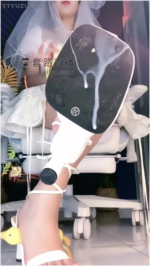 《足控恋足》套路直播/玩物直播 女王第一视角寸止榨精红绿灯 [5V-8.68GB]