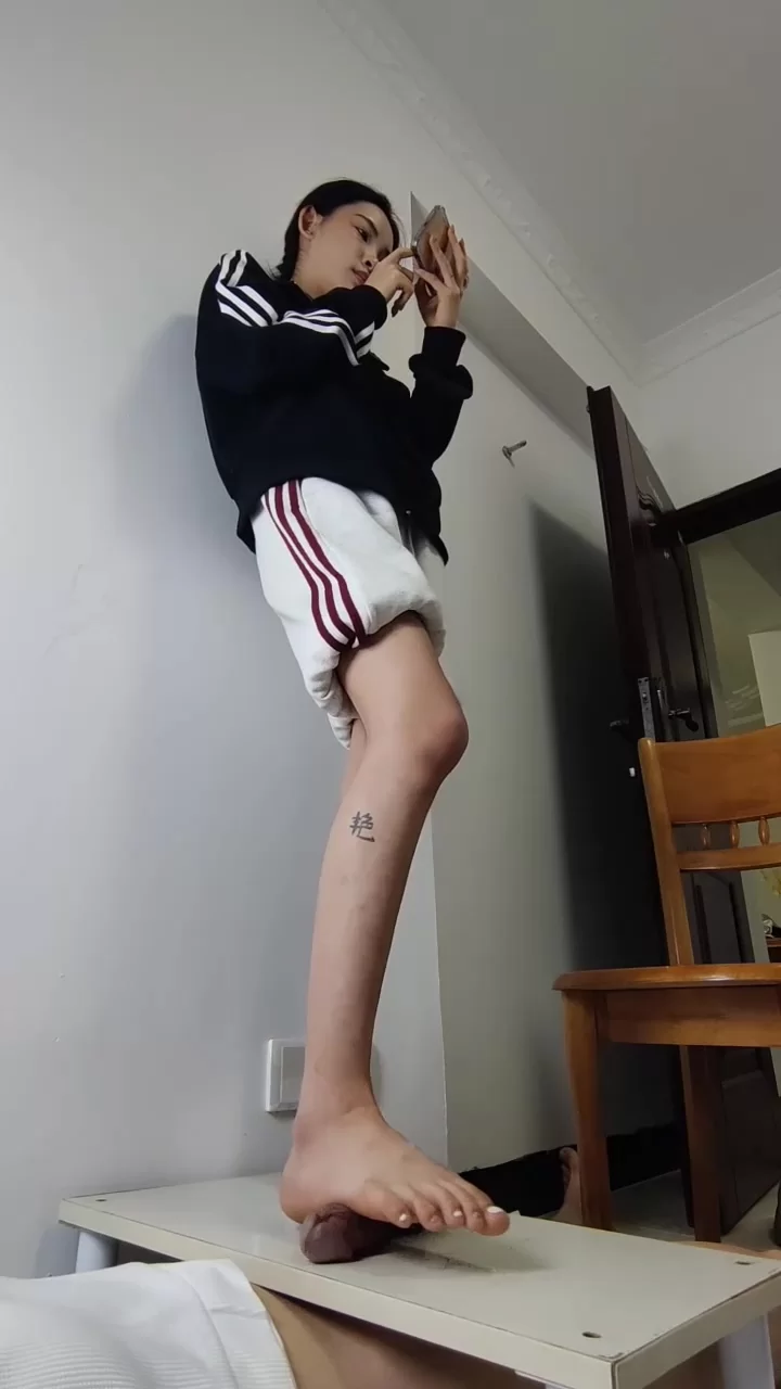 《首发》蛋上蹦迪工作室-少女踩踏足交调教榨精《多V10G》 [多V-10GB]