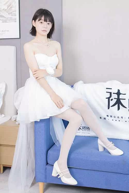 袜啵啵-糯米-高跟鞋、性感纱裙白丝裸足[160P1V-1.6G百度网盘] [160p1v-1.6GB]