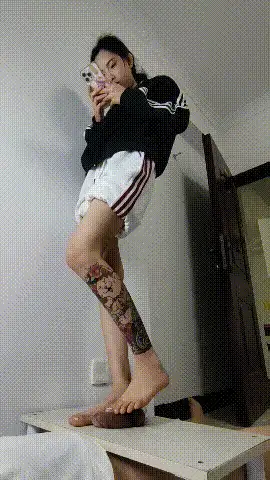 《首发》蛋上蹦迪工作室-少女踩踏足交调教榨精《多V10G》 [多V-10GB]