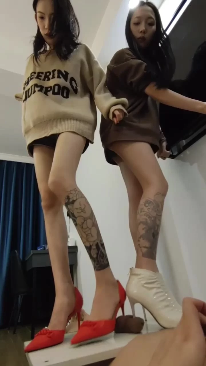 《首发》蛋上蹦迪工作室-少女踩踏足交调教榨精《多V10G》 [多V-10GB]