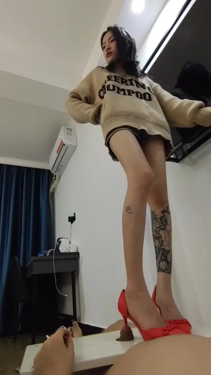 《首发》蛋上蹦迪工作室-少女踩踏足交调教榨精《多V10G》 [多V-10GB]