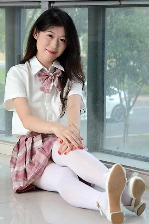 初夏女神-清离~粉嫩娇艳-超短裙白丝美腿 [100p1v-700MB]