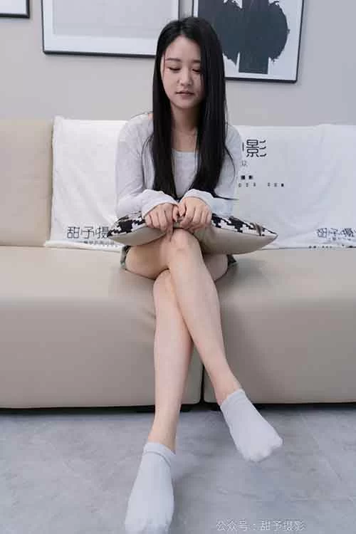 甜予摄影-澜澜-皮鞋白棉袜、裸足美腿[130P1V-1.8G百度网盘] [130p1v-1.8GB]