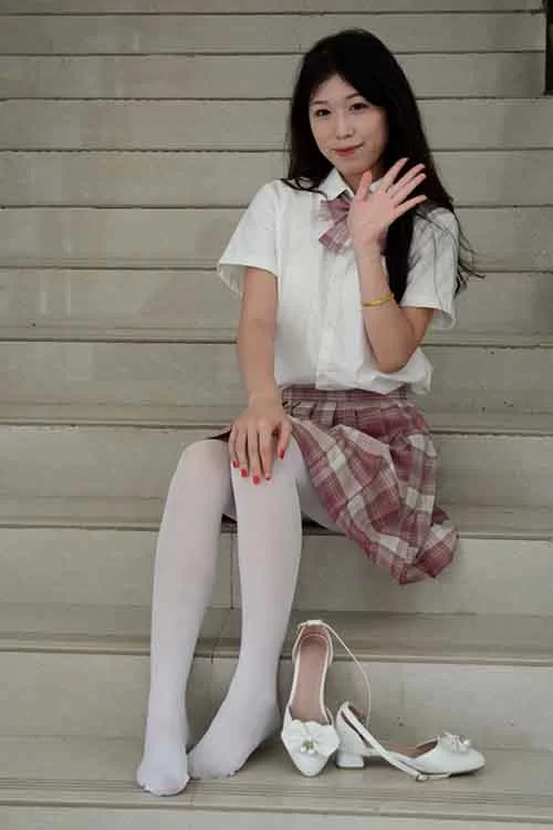 初夏女神-清离~粉嫩娇艳-超短裙白丝美腿 [100p1v-700MB]