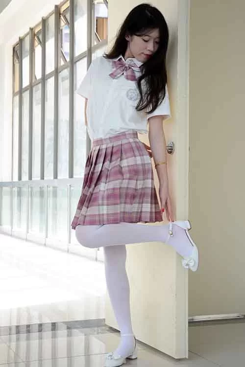 初夏女神-清离~粉嫩娇艳-超短裙白丝美腿 [100p1v-700MB]