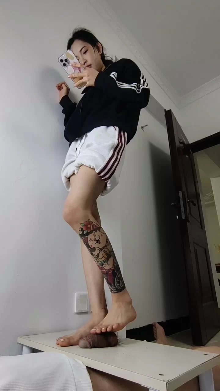 《首发》蛋上蹦迪工作室-少女踩踏足交调教榨精《多V10G》 [多V-10GB]