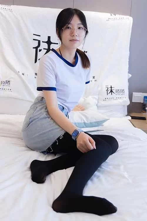 袜啵啵-小甜豆-平底鞋、牛仔裙厚黑丝[140P1V-1.8G百度网盘] [140p1v-1.8GB]